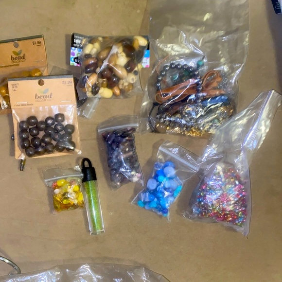 Lot of wood beads and glass jewelry making - Picture 1 of 4